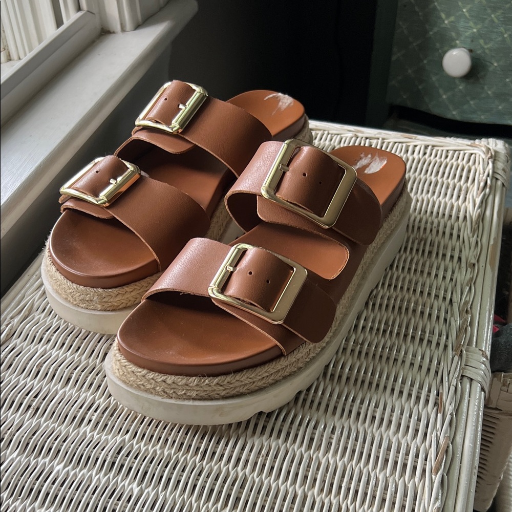 Woman’s 9.5 Madden Girls sandals